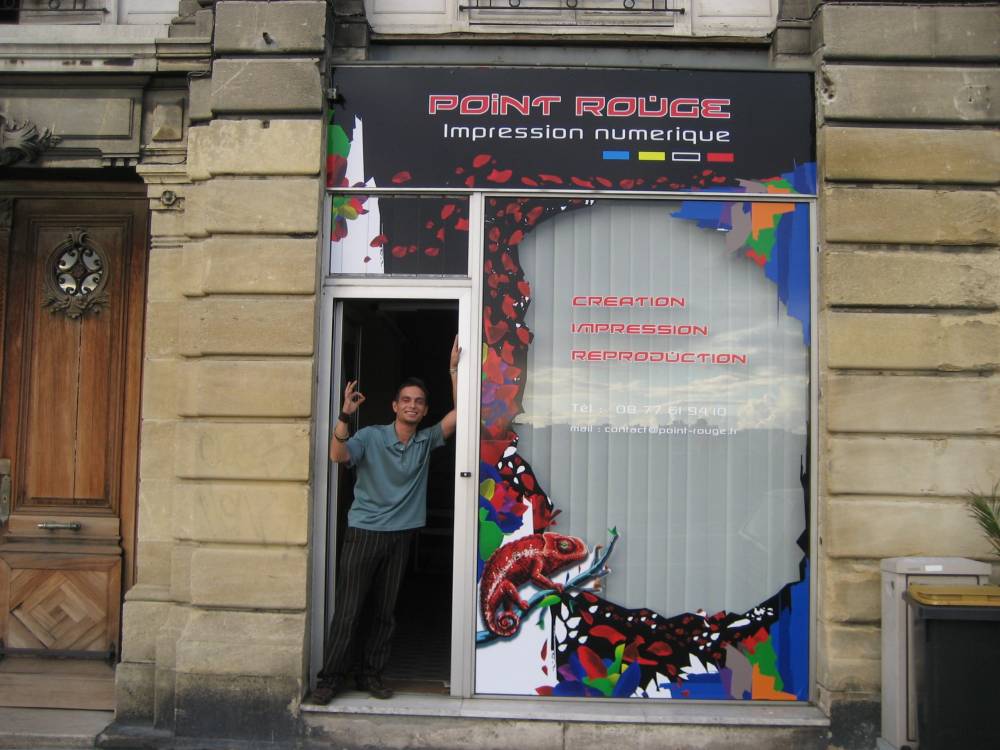 POINT-ROUGE-VITRINE-scaled