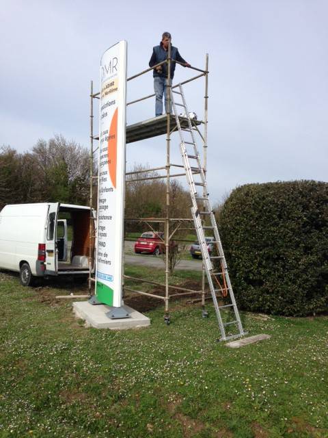 installation enseigne à Saintes